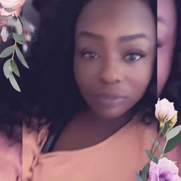 Profile Picture of Krystal Hannah (@kogakwu) on Poshmark