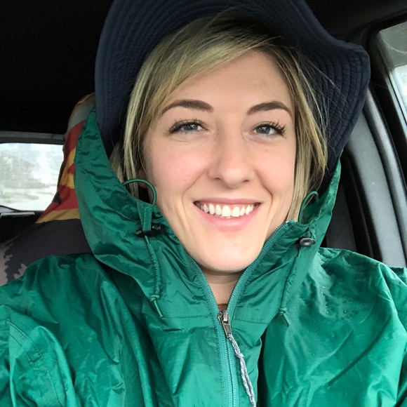 Profile Picture of Amy Hjelt (@daedreamy) on Poshmark