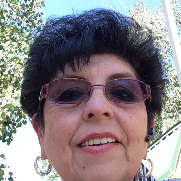 Profile Picture of Sharon Basagoitia (@bwfe) on Poshmark