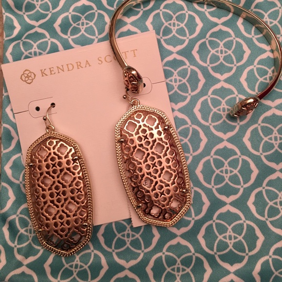 Sitr Sitr - Poshmark Profile Picture of Sitr Sitr (@sitr_closet) on Poshmark