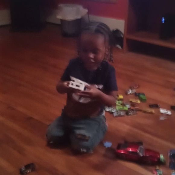 Profile Picture of Tony Yarbrough (@tony_yarbrough) on Poshmark