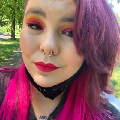 Profile Picture of Nancy Pickle (@OMGnancyWTF) on Twitter