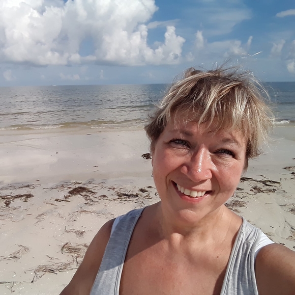 Profile Picture of Tonya Hays (@fentonyam) on Poshmark