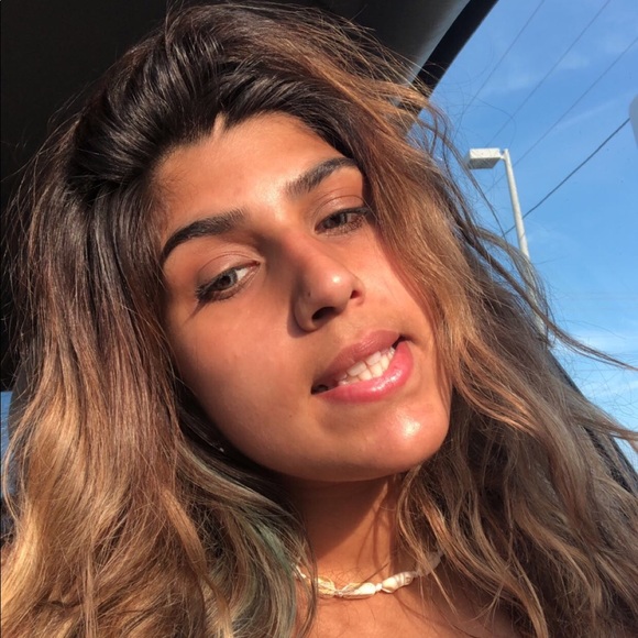 Profile Picture of Samara Walji (@samarawalji) on Poshmark