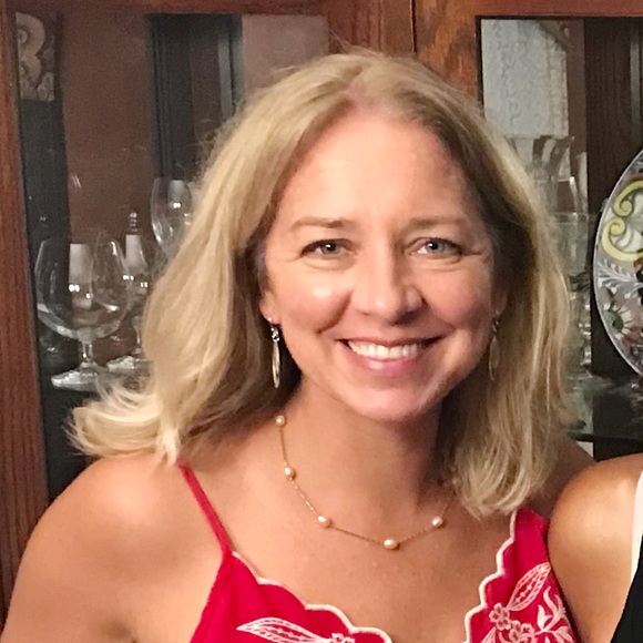 Erin Gretzinger - Poshmark Profile Picture of Erin Gretzinger (@eringretzinger) on Poshmark