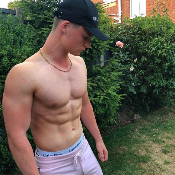 Profile Picture of Kale Frollington (@kale1986) on Poshmark