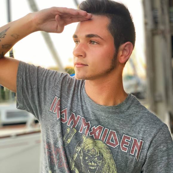 Profile Picture of Alex Zachary (@alex_ettorre) on Poshmark