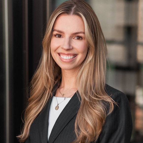 Julia Veeser - Poshmark Profile Picture of Julia Veeser (@juliakvee) on Poshmark