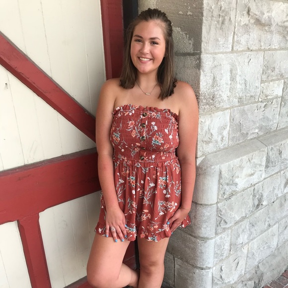 Profile Picture of Morgan bartold Bartold (@mbartold) on Poshmark