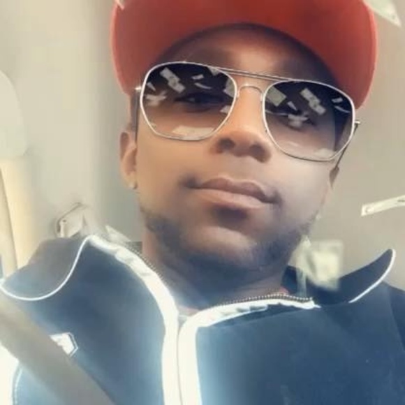 Profile Picture of Lordd Chenali (@trapp33) on Poshmark