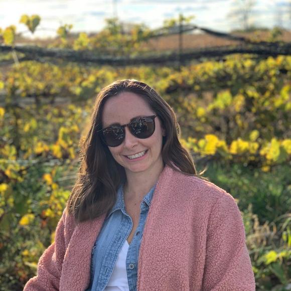 Profile Picture of Kim Cronin (@kimcronin82) on Poshmark