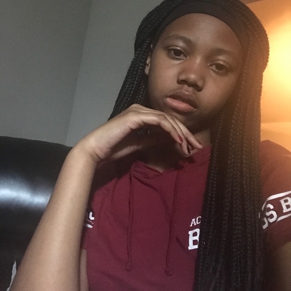 Profile Picture of Shanika Selvy (@anarrea) on Poshmark