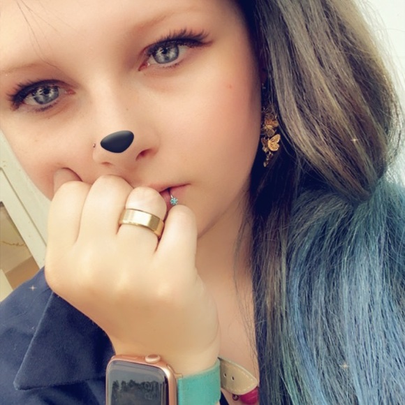 Profile Picture of Sara Krebs (@kittenxkitten) on Poshmark