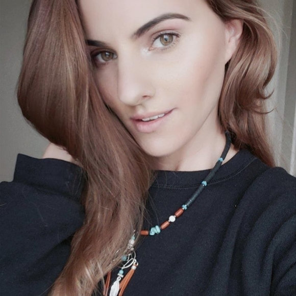 Profile Picture of Jenni Maciaszek (@jrosem) on Poshmark