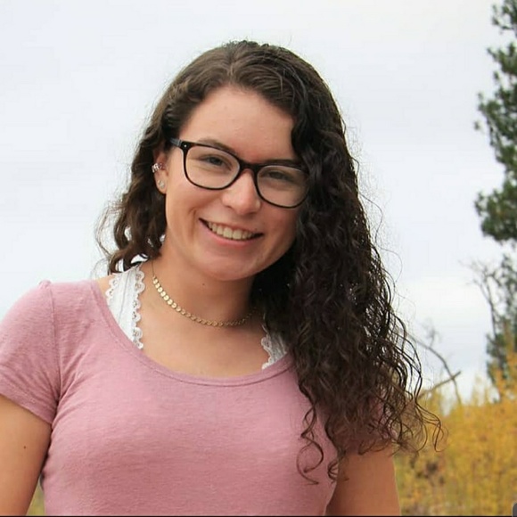 Profile Picture of Kylee Mccloney (@kyleemcc3) on Poshmark