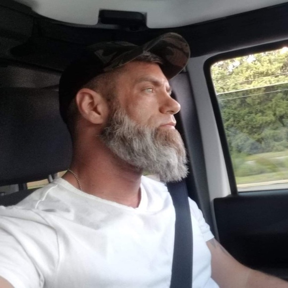 Profile Picture of Kye Kreutzberger (@kysenrahl) on Poshmark