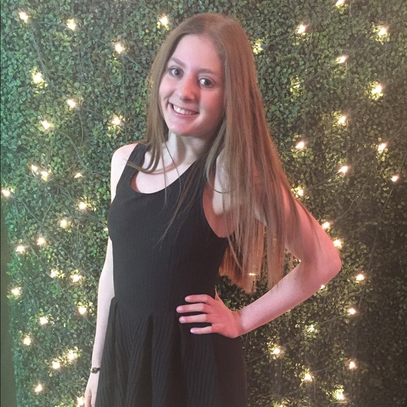 Profile Picture of Rachel Weingarden (@vaecayrae09624) on Poshmark