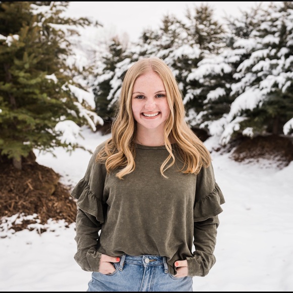 Profile Picture of Rilee Misbach (@rileemisbach) on Poshmark