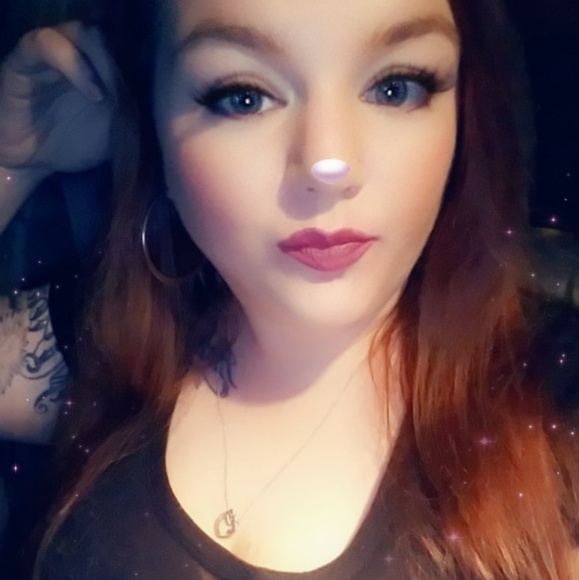 Profile Picture of Melissa Day (@pink_x3) on Poshmark