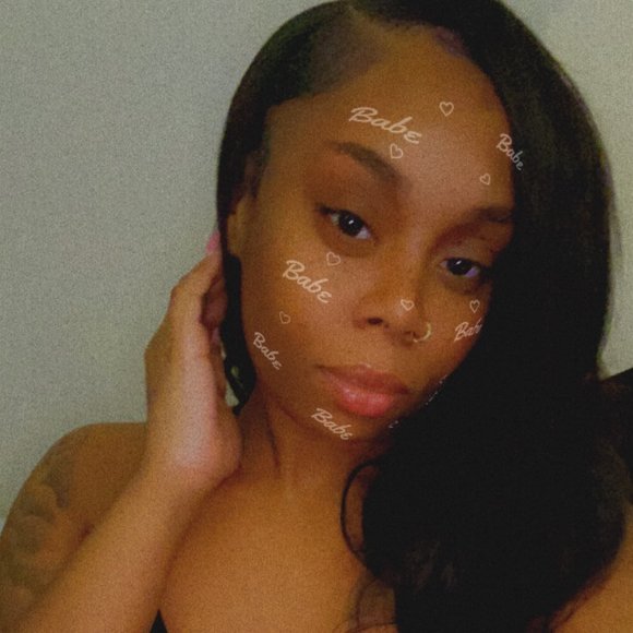 Profile Picture of Elizabeth Cooper (@ecooper20_) on Poshmark