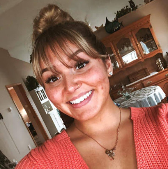 Profile Picture of Kaylee june Weber (@kaylee986) on Poshmark