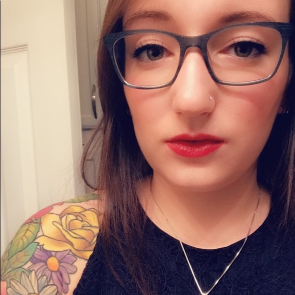 Profile Picture of Shawnee Martinez (@shawnsworth) on Poshmark