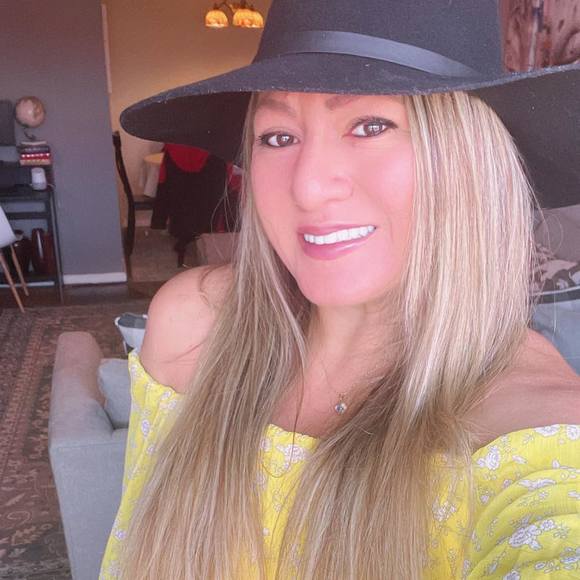 Profile Picture of Jessenia Valladares (@jesseniavallada) on Poshmark