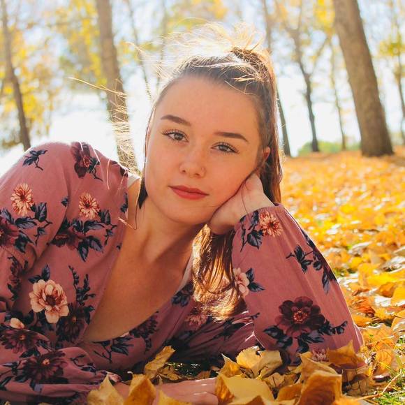 Profile Picture of Karlie Duffield (@k_duff00) on Poshmark