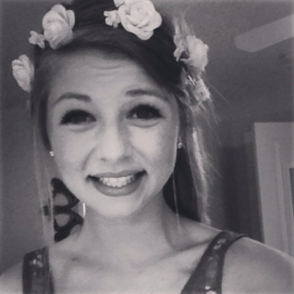 Profile Picture of Paige Marshall (@paige16) on Poshmark
