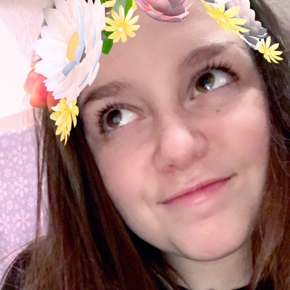 Profile Picture of Kaylee Plahn (@kaylee_plahn) on Poshmark
