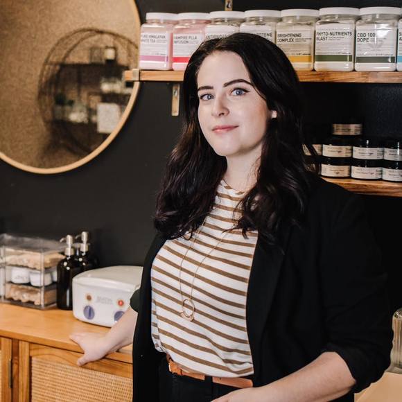 Profile Picture of Hannah Twiggs (@hannahstix) on Poshmark