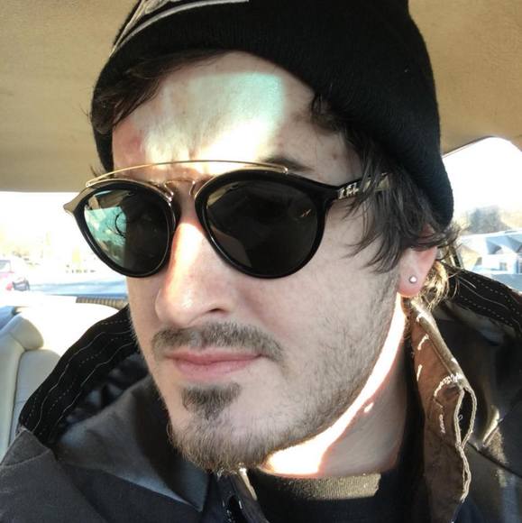 Profile Picture of Wesley Uzzell (@hotwes01) on Poshmark