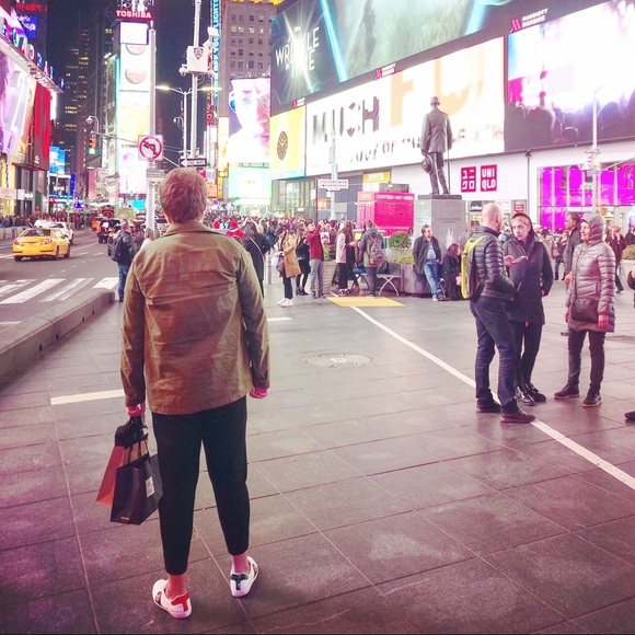 Profile Picture of Zhiyuan Liu (@lzyljh) on Poshmark