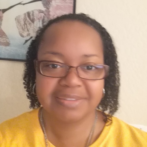 Profile Picture of Debra Bradley (@bonitamia7) on Poshmark