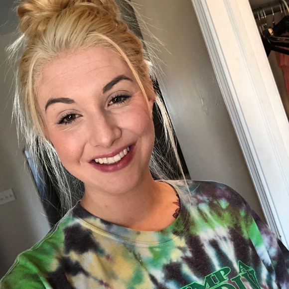 Profile Picture of Cassandra Wenzel (@cassanova1093) on Poshmark