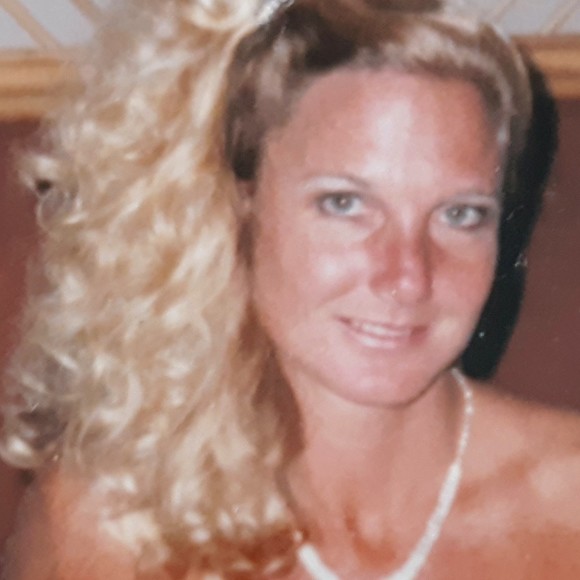 Profile Picture of Janet Heminger (@bobspuffin) on Poshmark