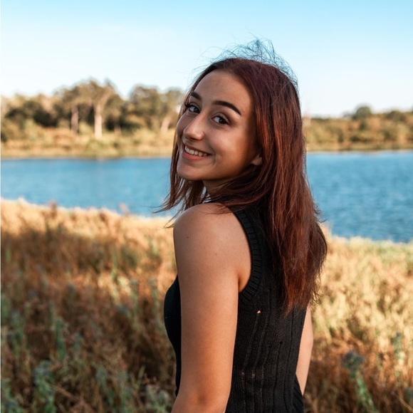 Profile Picture of Lydia Recer (@literallylyds) on Poshmark