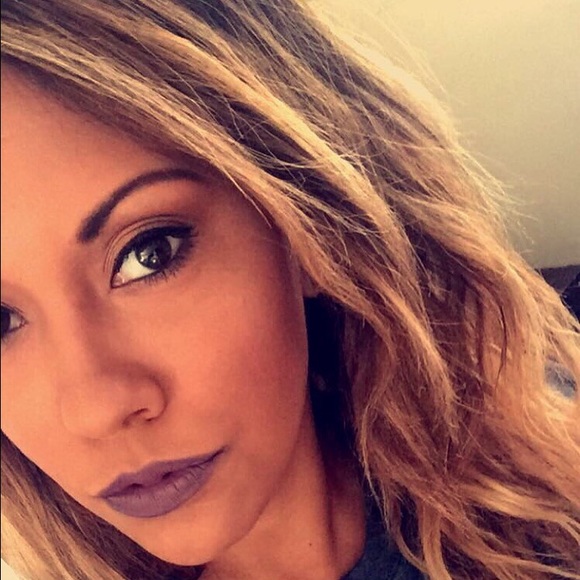 Profile Picture of Kim Stark (@kstark83) on Poshmark