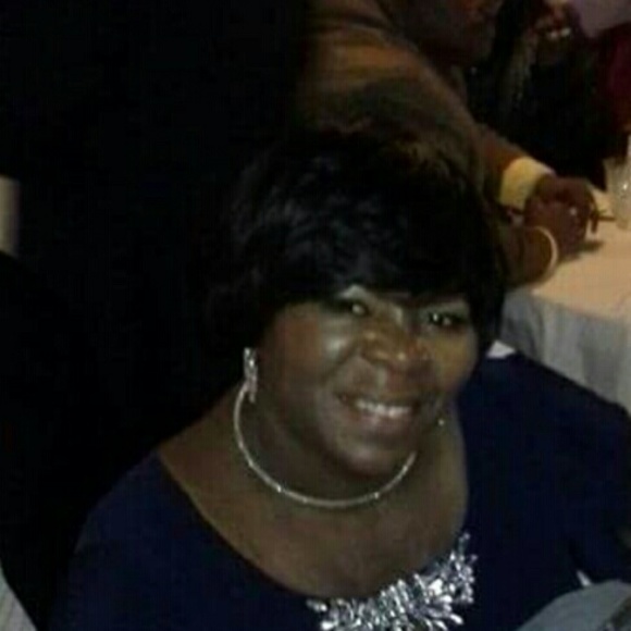 Profile Picture of Shirley Green (@waistline_curvs) on Poshmark