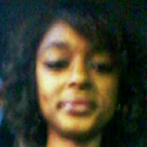 Profile Picture of Yannique Gosey (@yannique) on Poshmark