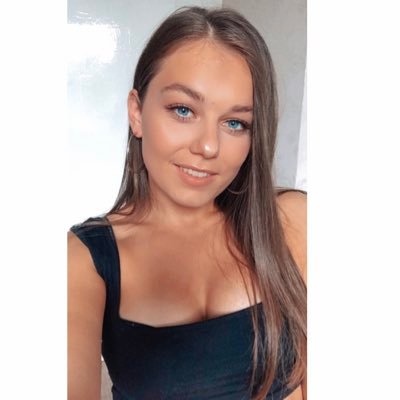 Profile Picture of Amy Bates (@amybates97) on Twitter