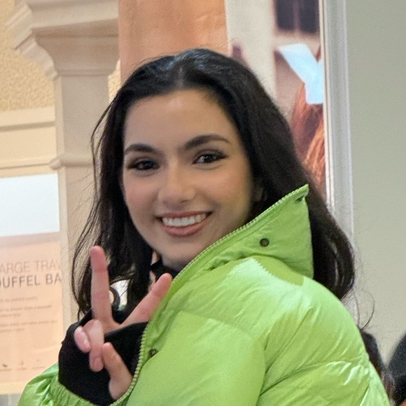 Profile Picture of Diana Hishmeh (@dianahishmeh) on Poshmark