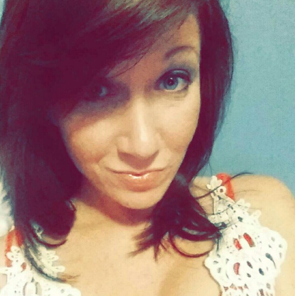 Profile Picture of Stacey Kennamer (@staceylynn871) on Poshmark