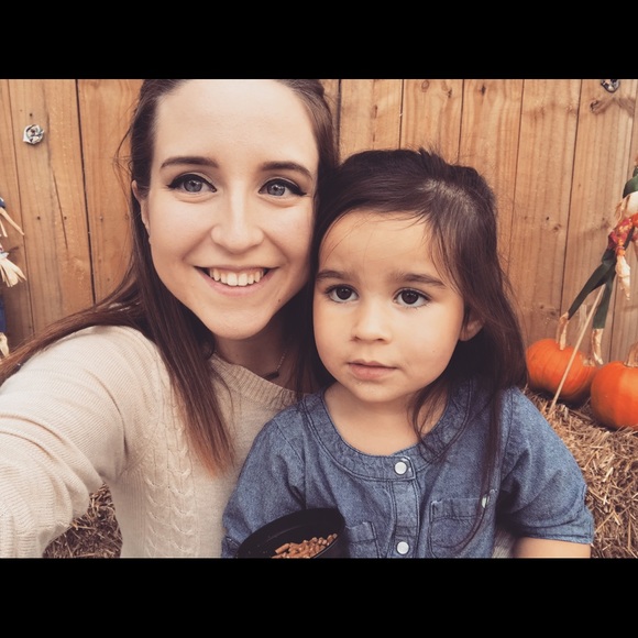 Profile Picture of Jess Webb (@jess_webb) on Poshmark