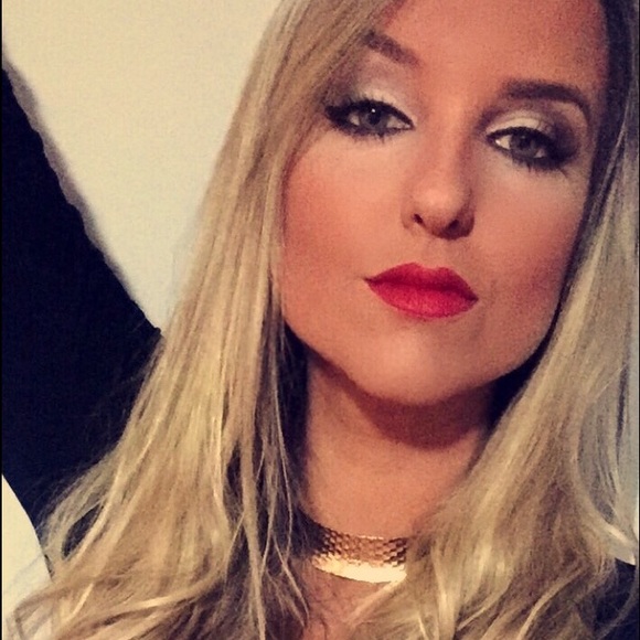 Profile Picture of Isadora Broseghini (@isabros) on Poshmark