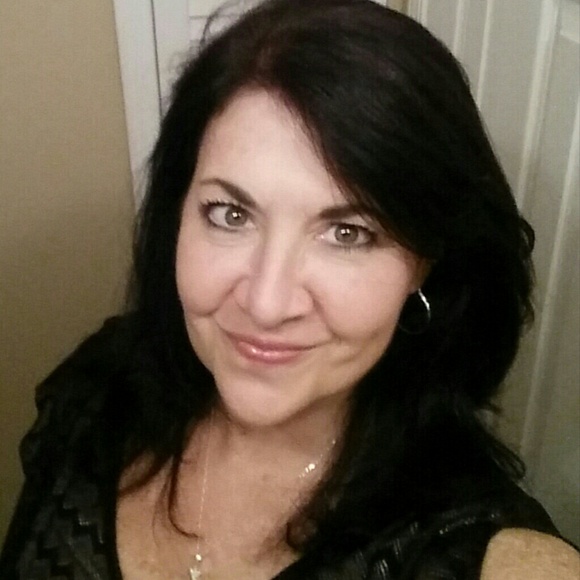 Profile Picture of Susan Drobysh (@sdrobysh) on Poshmark