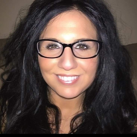 Profile Picture of Michelle Nickeas (@nickeas1) on Poshmark