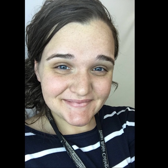 Profile Picture of Hannah Hopkins (@hannahkhopkins) on Poshmark