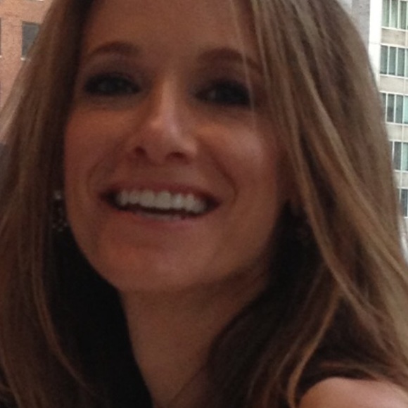 Profile Picture of Elyse Meshnick (@elyselm531) on Poshmark