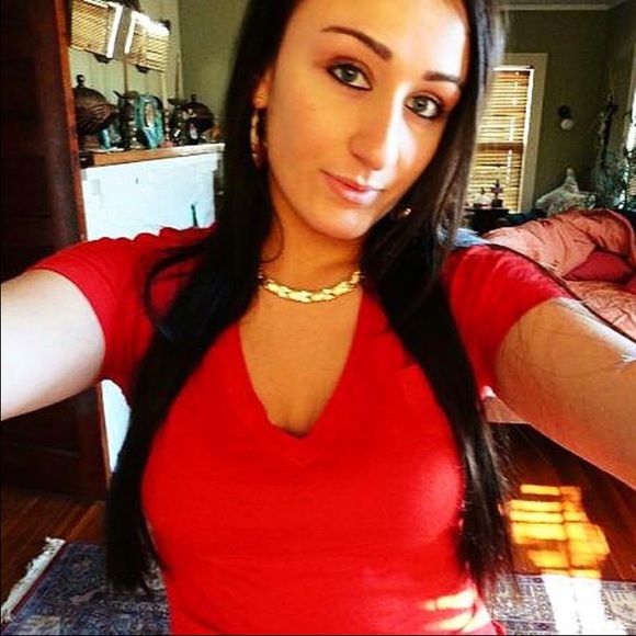 Profile Picture of Angelina Huyck (@ahuyck08) on Poshmark